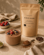 Kakao Joghurt Creme mit DinVeda Kakao Ruhe, transparenter Etikett-Optik, Beeren und Kakao-Nibs